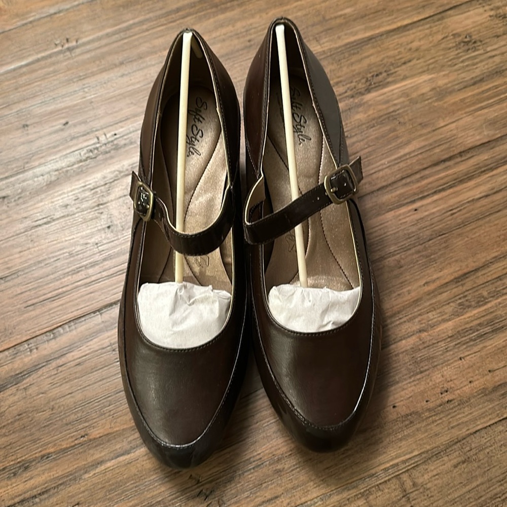 Soft Style by Hush Puppies brown dress shoe with a short heel.